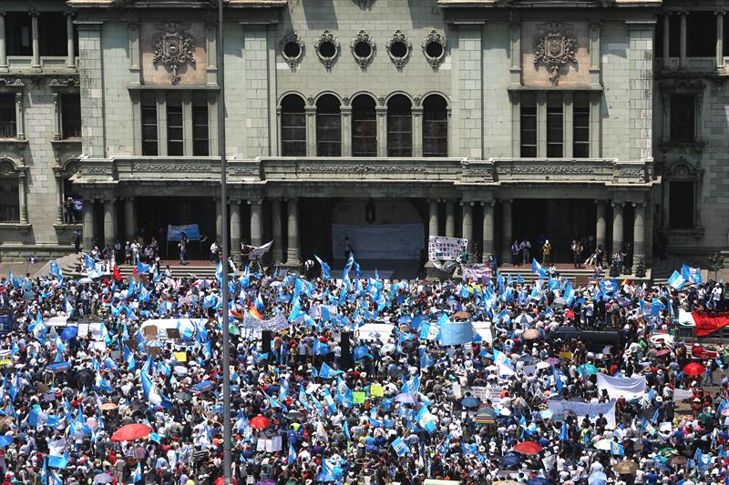  Les secteurs civils demanderont avec protestation la dÃ©mission du prÃ©sident du Guatemala