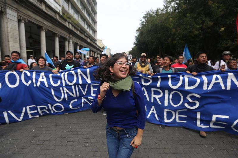  Les groupes civils appellent des protestations contre le gouvernement et les dÃ©putÃ©s du Guatemala