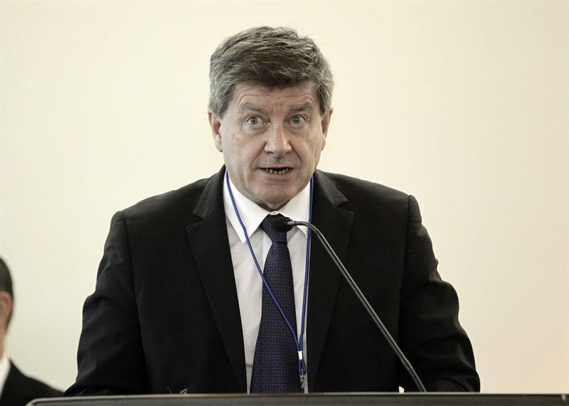  Le directeur du BIT rencontre le vice-prÃ©sident de l'Uruguay, les hommes d'affaires et les syndicats