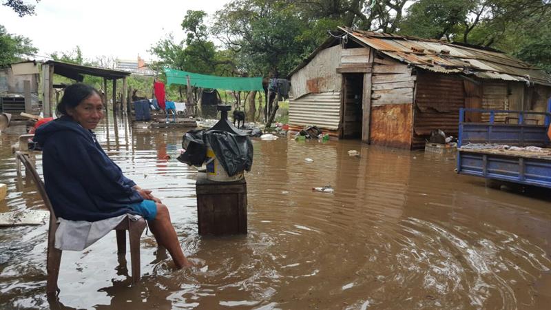  Les voisins de l'humble quartier d'AsunciÃ³n marchent pour une solution aux inondations